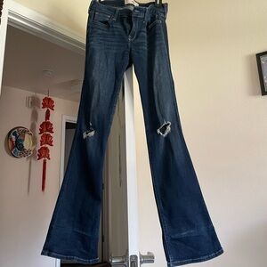 Hollister Women's Blue Distressed Jeans